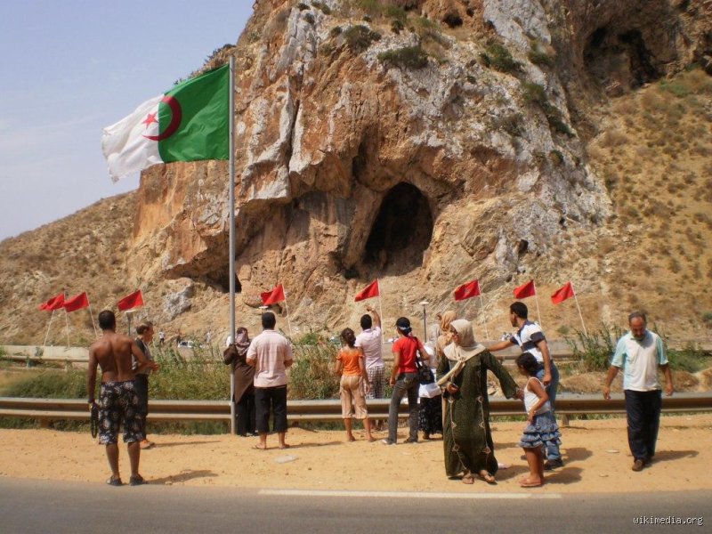 العبور الموصد: الجغرافيا السياسية والتاريخية للحدود البرية بين الجزائر والمغرب