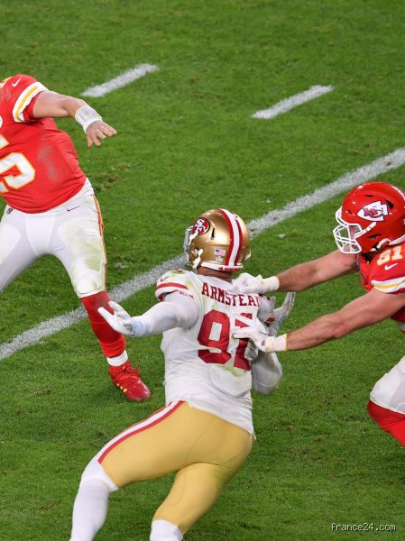 هل سبق للاعب يبلغ من العمر 50 عامًا أن لعب في دوري كرة القدم الأمريكية للمحترفين (NFL)؟