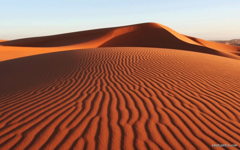 ما اسم الصحراء في المملكة العربية السعودية وكيف تسيطر الصحراء الكبرى على المشهد؟