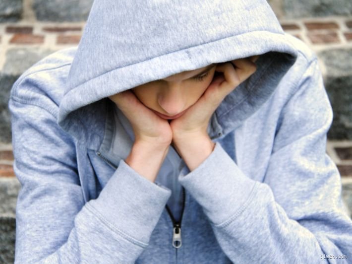 متى يحتاج المراهق لطبيب نفسي؟ الدليل الصادق للآباء الحائرين