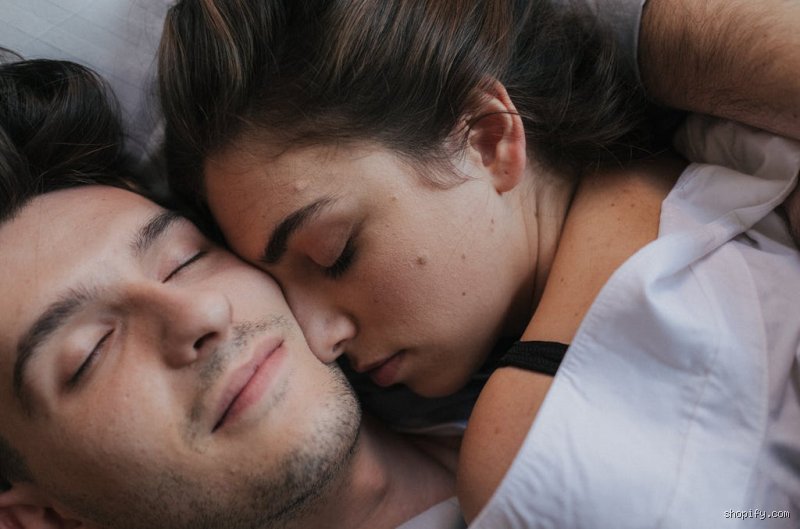 هل يجوز للمغاربة التقبيل قبل الزواج؟ بين الممنوع والمباح في قاع المجتمع