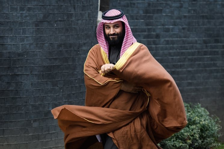 هل يصبح محمد بن سلمان ملكاً؟ قراءة في مستقبل عرش الصحراء