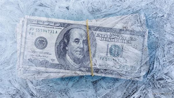 إلى متى يمكن للبنك أن يحتجز أموالك؟ الحقيقة وراء قيود السحب والإيداع