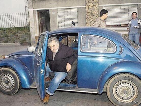 من هو أفقر رئيس دولة في العالم؟ الوجه الآخر للسلطة الذي يربك الحسابات