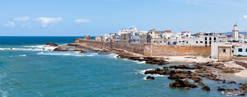كم ساعة بين مراكش والدار البيضاء؟ دليلك الواقعي بعيداً عن خرائط جوجل المتفائلة