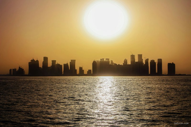 ما هو أفضل شهر للسفر إلى قطر؟ دليلك الواقعي بعيداً عن بروشورات السياحة