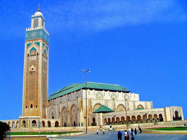 هل تستحق الدار البيضاء رحلة ليوم واحد من مراكش؟ دليل الحقيقة الصادمة للمسافرين