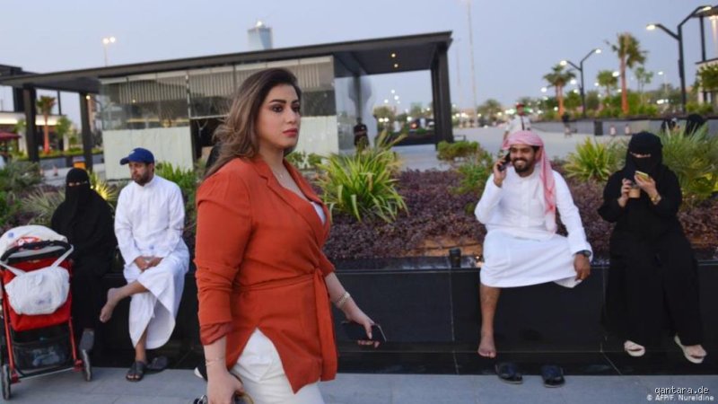هل يُسمح بالتجول بدون حجاب في المملكة العربية السعودية؟ إليك القصة الكاملة