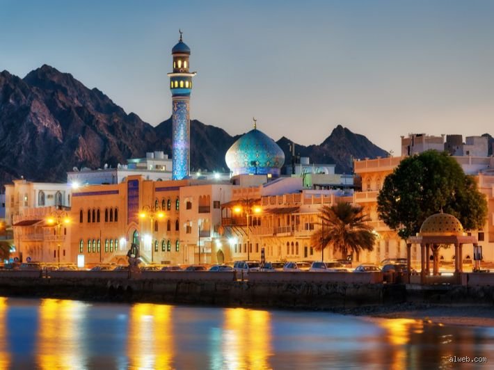 ما هي العاصمة السابقة لسلطنة عمان؟ رحلة في ذاكرة الحجر والسياسة