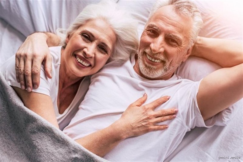 هل يمكن للمرء أن يجد الحب في سن السبعين؟ استكشاف واقعي لفرص القلب في خريف العمر
