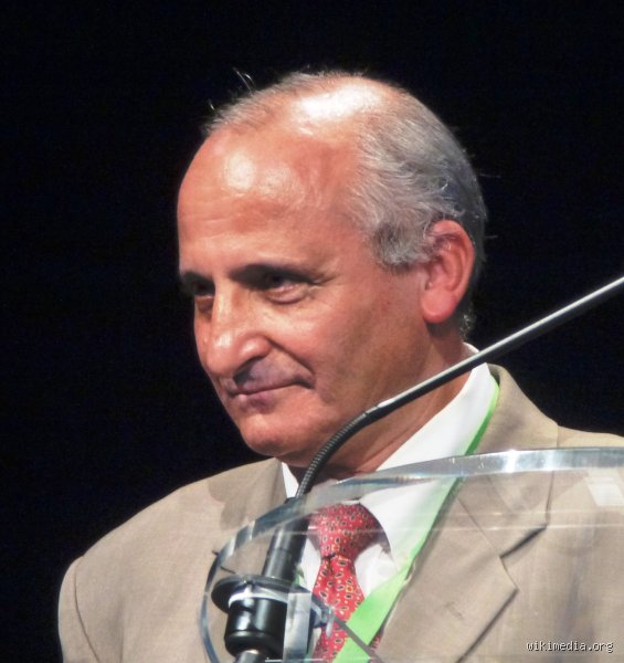 ما هي أصول رشيد اليزمي؟ رحلة العالم الذي شحن أجهزتنا الذكية
