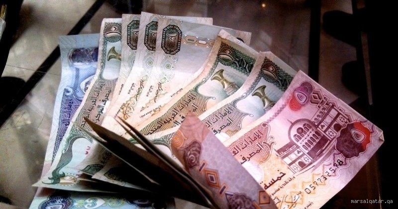 لماذا يتم ربط الدرهم الإماراتي بالدولار الأمريكي؟ القصة الكاملة خلف استقرار العملة
