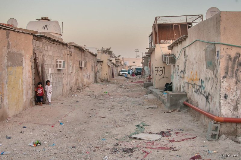 أين تختبئ أحياء قطر الفقيرة خلف واجهات الدوحة البراقة؟