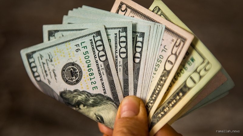 من المستفيد من انخفاض قيمة الدولار؟ خريطة الرابحين في فوضى العملات