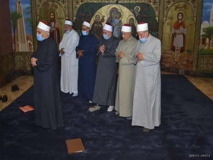 هل تجوز صلاة المسلم في كنيسة؟ بين سعة النص وضيق الجدران