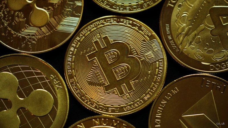 هل تستطيع الشرطة تتبع عملة البيتكوين؟ الحقيقة الكاملة وراء وهم السرية