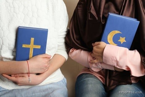 هل تقبل المسيحية الإسلام؟ تفكيك الجذور الشائكة للعلاقة بين العقيدتين