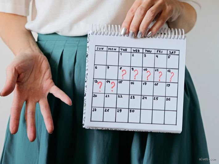 كيف ستكون الدورة الشهرية الأولى لابنتي؟ دليل للأمهات بعيداً عن الكليشيهات