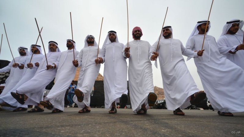 ما هو أصل شعب الإمارات؟ رحلة عبر لغز الهوية والرمال والتحورات الجينية