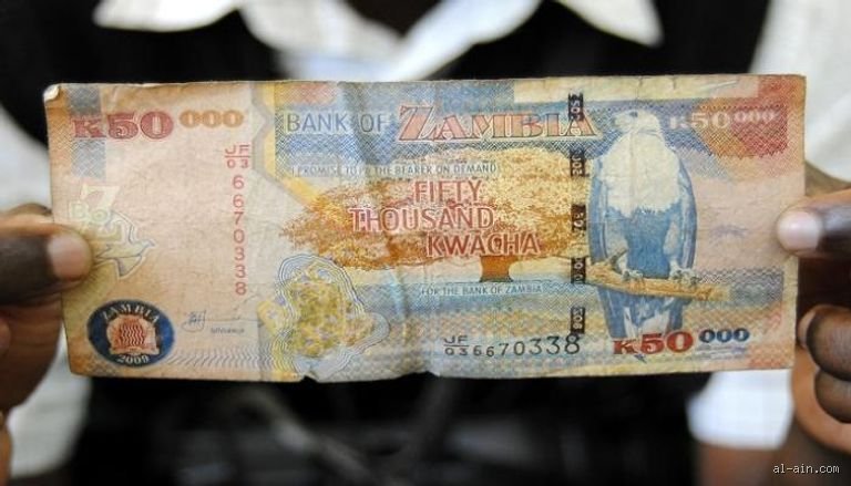ما هي العملة الزامبية الأفضل أداءً؟ رحلة الكواشا من الانهيار إلى القمة