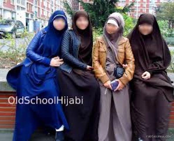 هل يُسمح للفتيات بارتداء الحجاب في المدارس الفرنسية؟ الحقيقة وراء جدران العلمانية