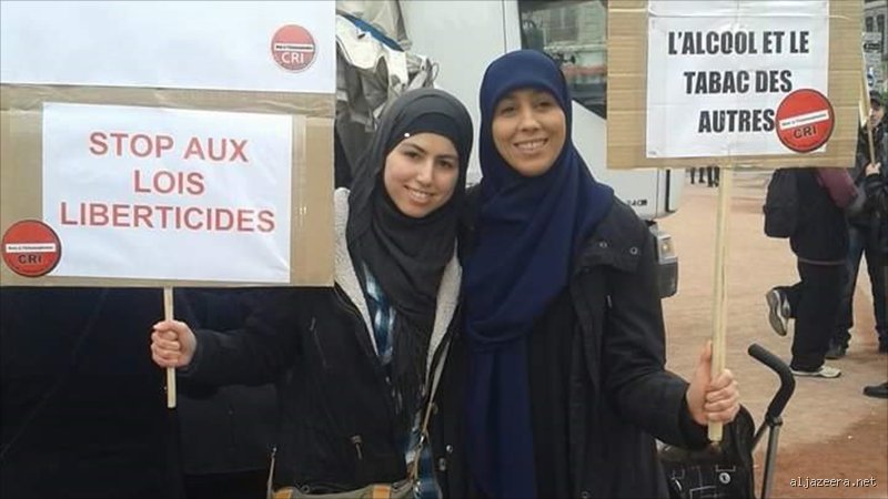 جدلية القوانين والهوية: ما هو حكم نزع الحجاب في فرنسا وسط العلمانية المتشددة؟