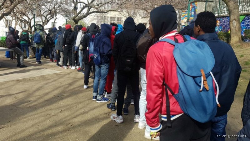 دليل الجمعيات التي تساعد المهاجرين في فرنسا: شريان حياة في غابة البيروقراطية