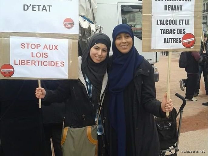 لماذا حظرت فرنسا الحجاب في المدارس؟ القصة الكاملة خلف العلمانية المتشددة
