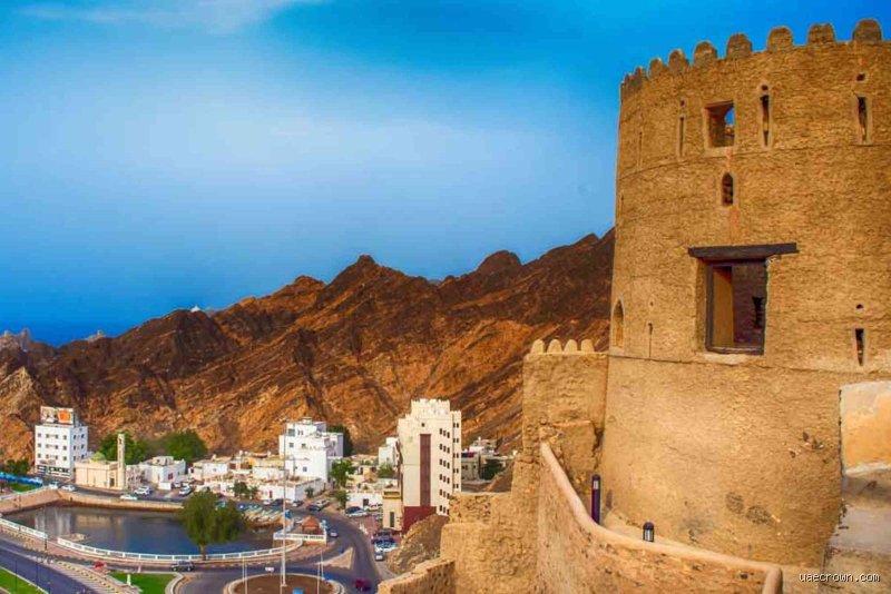 دليلك الشامل: ما الذي لا يمكنني إحضاره إلى عُمان لتجنب المتاعب القانونية؟