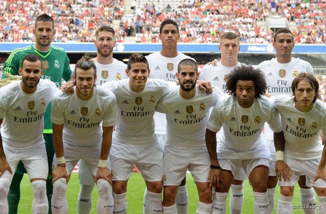 برشلونة لويس إنريكي: من هو أفضل فريق في العالم سنة 2015 وكيف أعيد تعريف كرة القدم؟