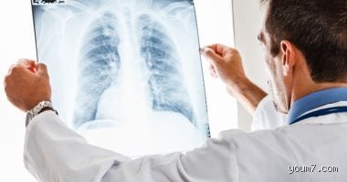 هل التهاب الرئة يسبب عدم النوم؟ الحقيقة وراء الليالي الموحشة