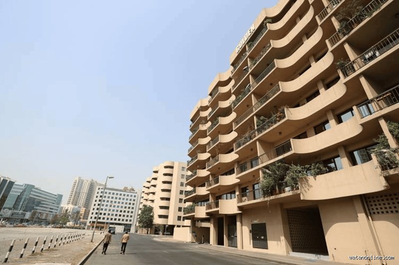 هل يُسمح بمسك الأيدي في دبي لغير المتزوجين؟